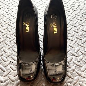 (Re-posh) Chanel classic parent black pumps (39)